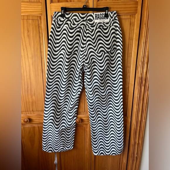 Ragged Jeans from Urban Outfitters Size 32 - Picture 2 of 3